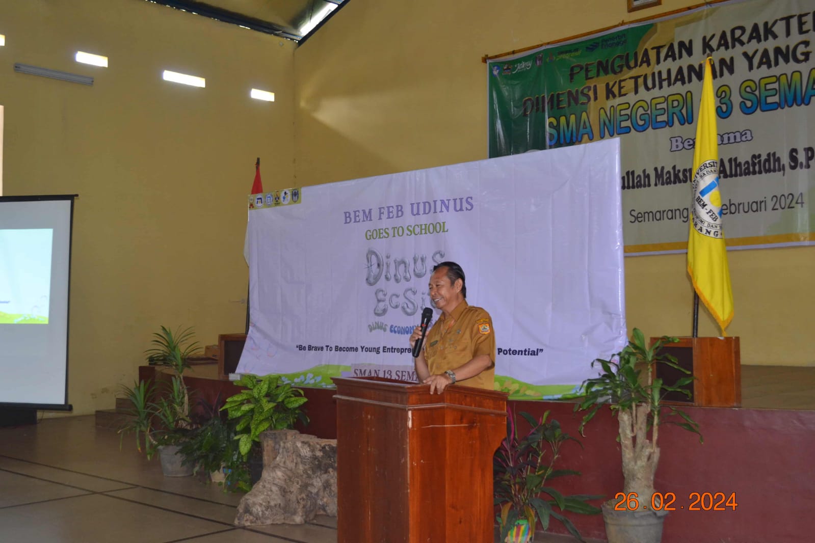 Sambutan Kepala Sekolah SMA Negeri 13 Semarang